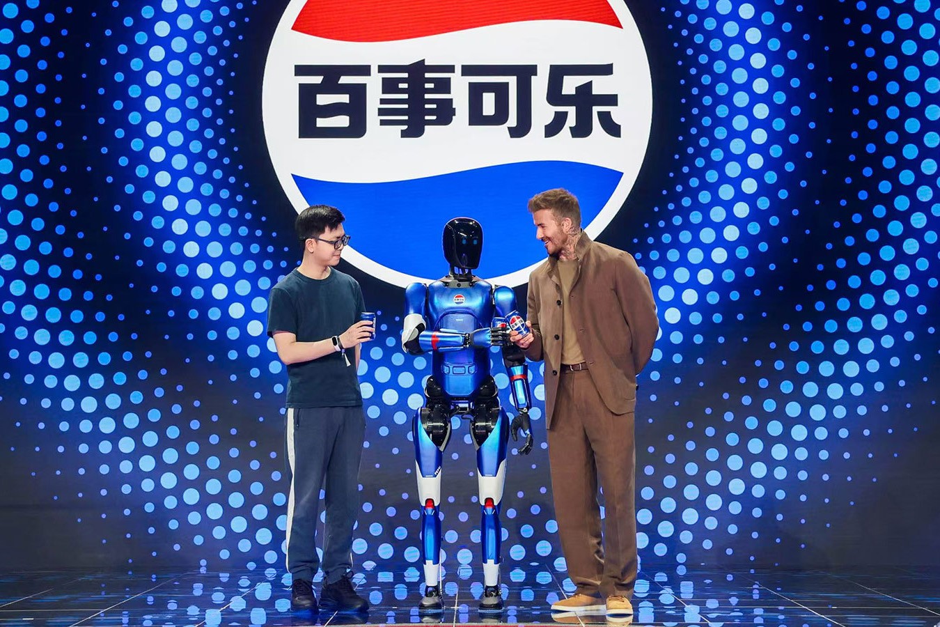 QM球盟会机器人携手百事中国共创“百事蓝宝” 共燃渴望新章